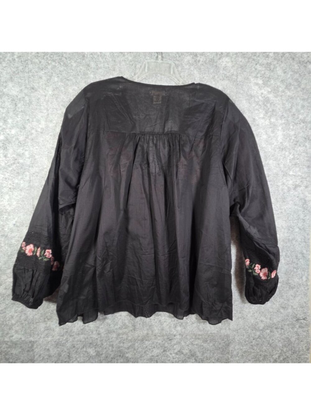 Torrid Festi NWT Women’s Floral Embroidered Popover Blouse Black Size 4 - Picture 7 of 10